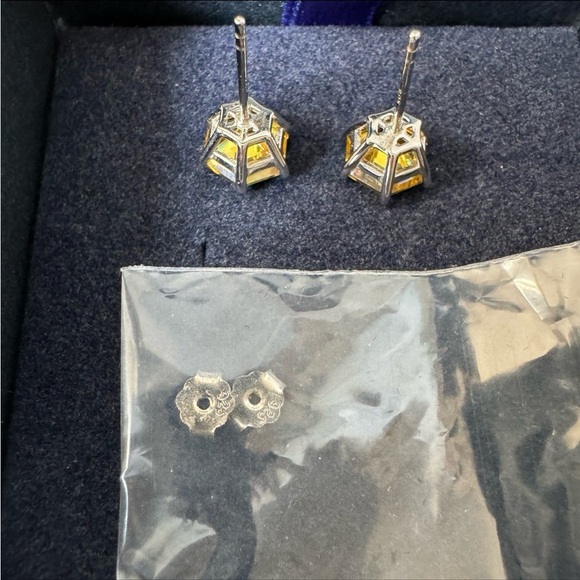 Lustro stella yellow CZ/ Swarovski stud earrings - Picture 4 of 6